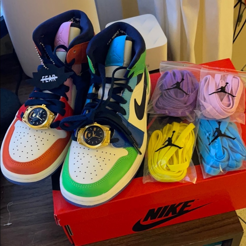 WMNS Air Jordan 1 Mid Fearless (Size 6w) - Picture 15 of 16